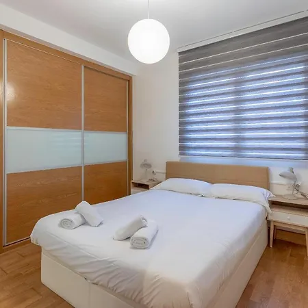 Market With Parking By Aston Apartament *